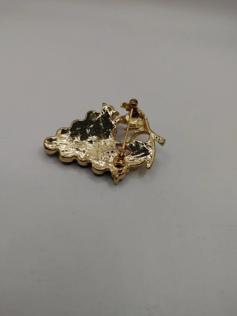 VTG Pin/Brooch goldtone Purple Rhinestones grape Cluster